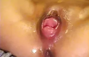 XXX Fucked रशियन 18 वर्षीय मुलगी दोन धूम्रपान बॅरल्स