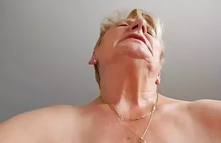 XXX नाटकं तिच्या योनिलिंग तरुण सौंदर्य आणि licks it