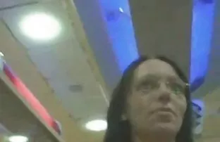 XXX Pokes दाढी केलेला सुंदर कुत्री पूच्ची