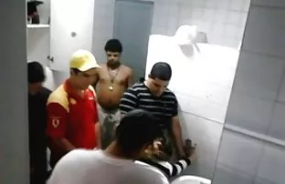 XXX भेट माणूस तुरुंगात जे त्याला दिले त्याची घाश्यापर्यंत टाकणे