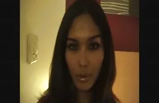 XXX निविदा चिकन fucked टेबल वर आणि पूर्ण तिचे पाय