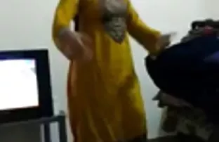 XXX तरुण प्रियकर fucked प्रौढ स्त्री गांड नितंब