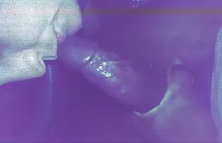 XXX हॉट दाट तपकिरी रंगाचे केस मांजर Masturbates एक चमचा