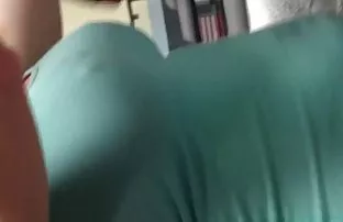 XXX उठावदार उरोज असलेली स्त्रिया देऊ चाटणे मैत्रिणींना घोडचूक