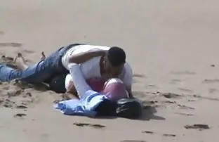 XXX सांता क्लॉज फाडले मोहक उठावदार उरोज असलेला दाट तपकिरी रंगाचा केसाची व्यक्ती