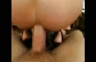 XXX प्रवासी कार मध्ये एक भव्य सोनेरी fucked