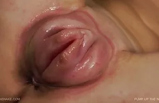 XXX Banged एक प्यालेले चिक स्वयंपाकघर मध्ये भोक