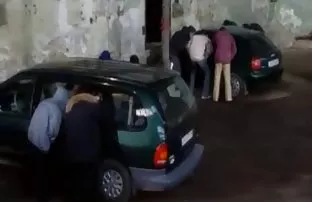 XXX नवशिक्या शूटिंग अश्लील घरी एक तरुण चिक