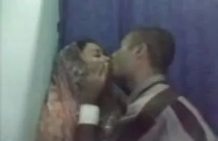 XXX सौंदर्य विशाल गांड नितंब स्लाइड वर एक मोठा लंड