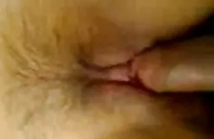 XXX माणूस मध्ये प्रवेश केला निविदा मित्र काढत होम व्हिडिओ