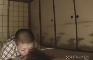 XXX गोंडस मुलगी तिच्या ओल्या मांजर masturbating