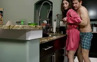 XXX Goldfinch fucked एक सुंदर तरुण स्त्री रस्त्यावर