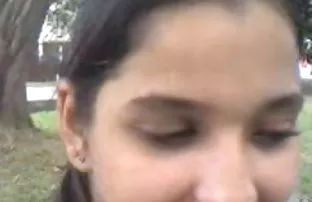 XXX गोड कुत्री वर masturbating कॅमेरा त्याच्या भोक