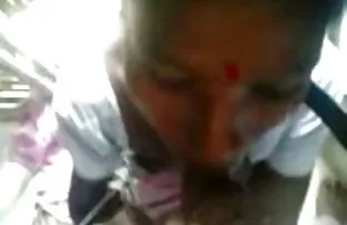 XXX उठावदार उरोज असलेली रशियन सौंदर्य दाखवते broad