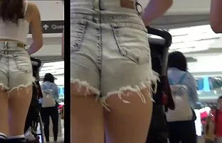XXX घटस्फोटीत redhead कुत्री वर Blowjob आणि एक लहान स्त्री पुरुष समागम