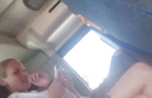 XXX मध्ये Fucked तिच्या मांजर लिंग-भुकेलेला खूप लोकांना झवणारी बाई