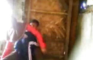 XXX माध्यमातून एक भोक मध्ये पॅंटी होज Fucks guy रशियन